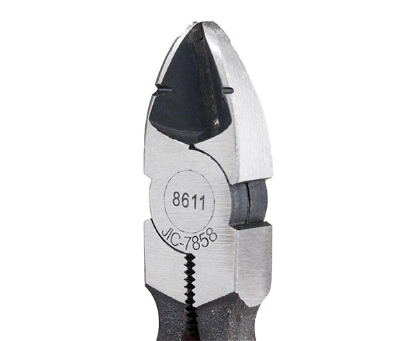 Detailed view of the jaws of the diagonal cutting pliers