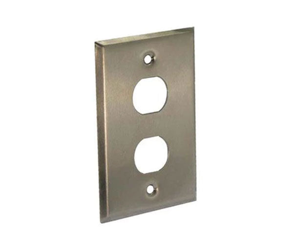 A single gang water sealed outdoor wall plate with a dual ports.